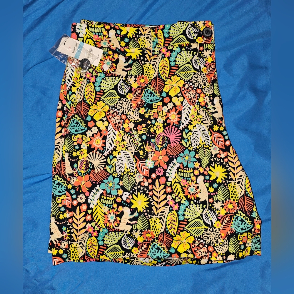 Crown & Ivy Yellow and Black Skorts Vibrant Design